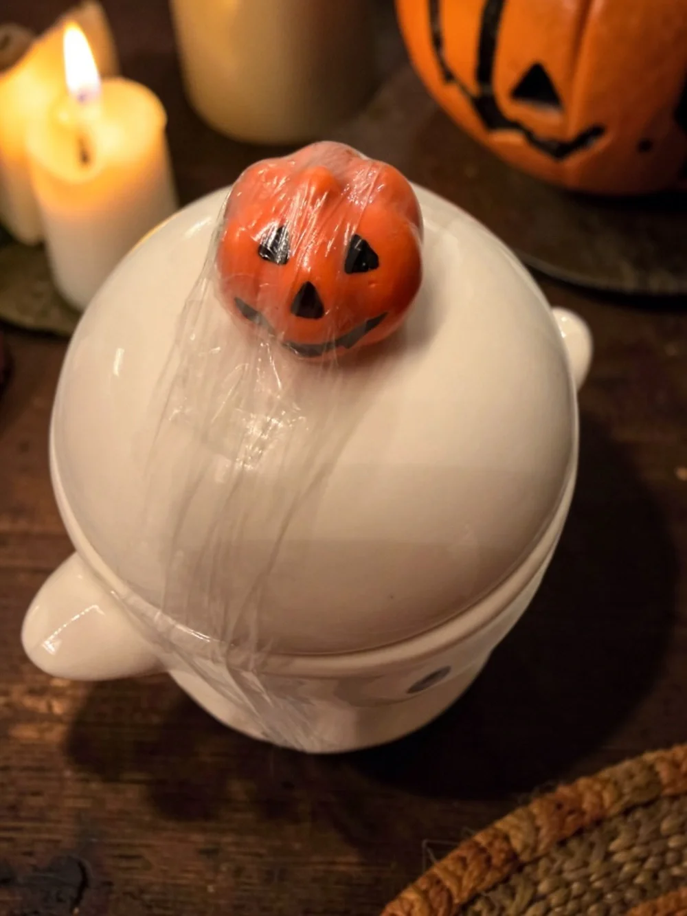 NWT HALLOWEEN COOKIE/TREAT/CANDY JAR GHOST 👻 WITH PUMPKIN 🎃 LID CERAMIC.
